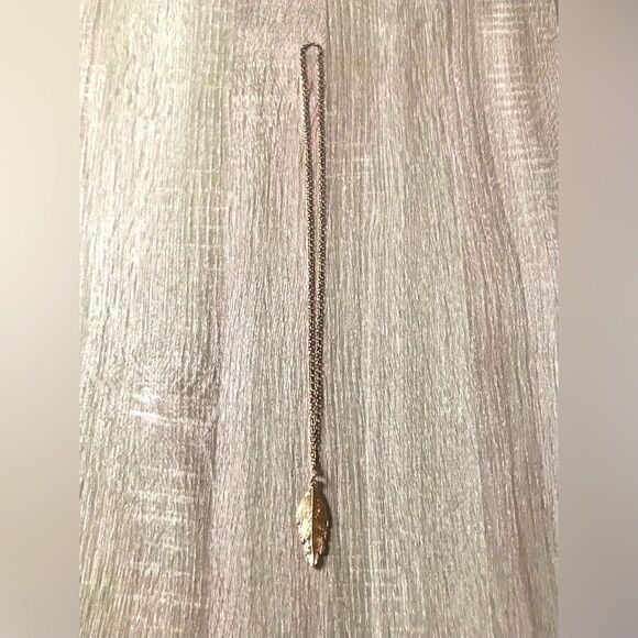 NWOT … Gold LEAF Pendent Necklace - Picture 1 of 2